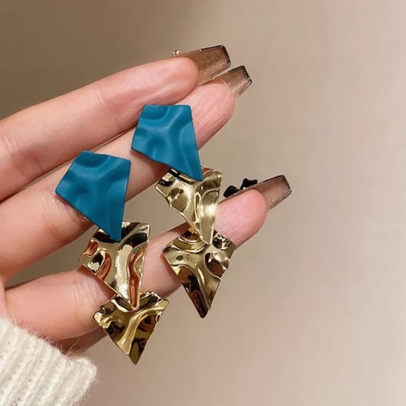 Thee Virtual Experience Jewelry - ~SOLD~